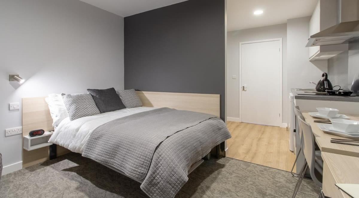 For Students Only - Your Perfect Student At Straits Manor In Apartment