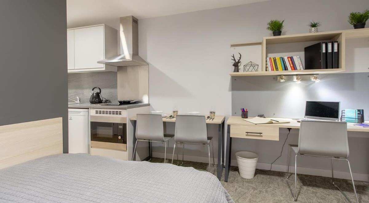 Apartment For Students Only - Your Perfect Student At Straits Manor In *