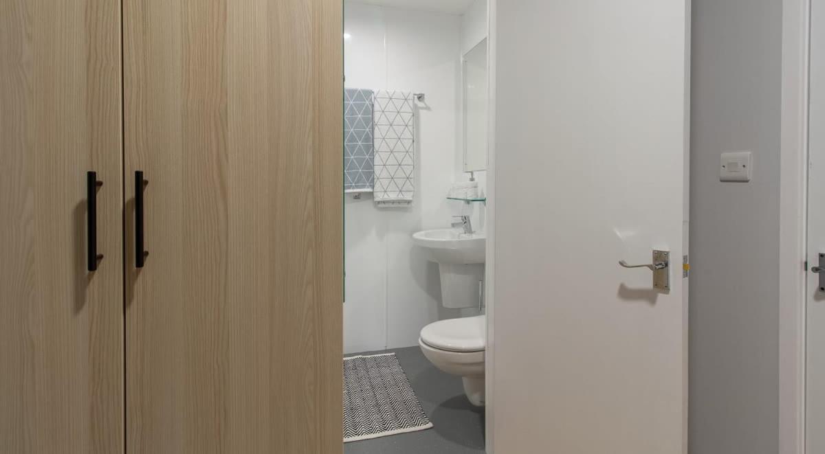 For Students Only - Your Perfect Student At Straits Manor In *